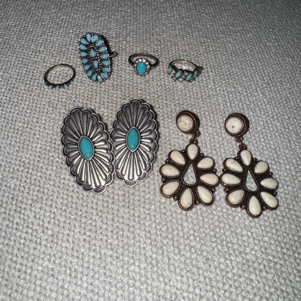 Turquoise and Cream Jewelry Set